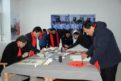 翰墨飄香迎新春，警民同心繪和諧——諸城市公安局與文聯(lián)成功舉辦書(shū)畫(huà)聯(lián)誼交流活動(dòng)